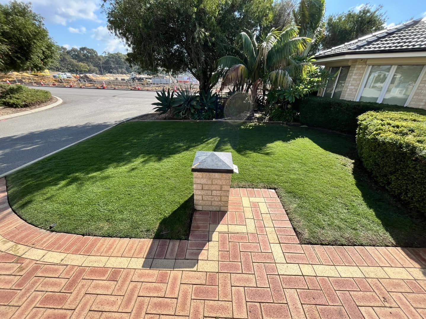 Corner block verge lawn cut clean